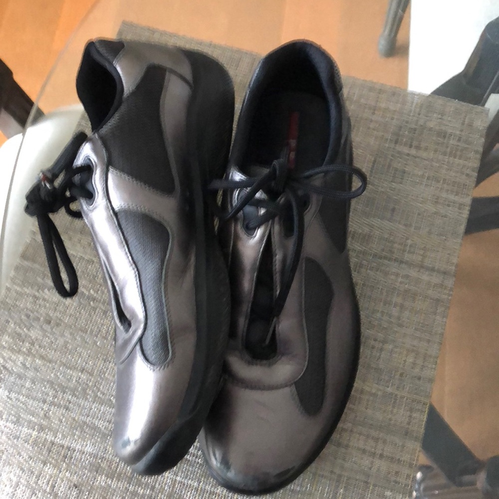 Prada - Picture 2 of 7